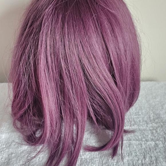 Wig bob style in this burgandy purple - Picture 2 of 5